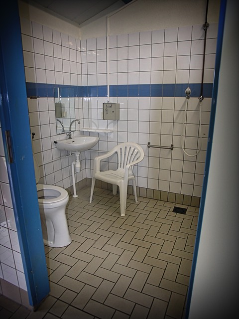 Camping Koelert - Sanitair 3 - Invaliden_Gehandicapten toilet.
